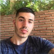 Doy clases de historia contemporánea, de lengua y literatura y de inglés básico